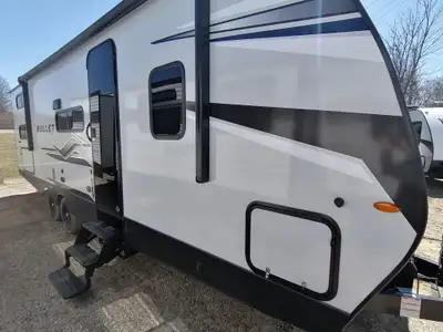 See Dealer Website for Details. 2024 KEYSTONE Bullet 2640BH Other Equipment Awning