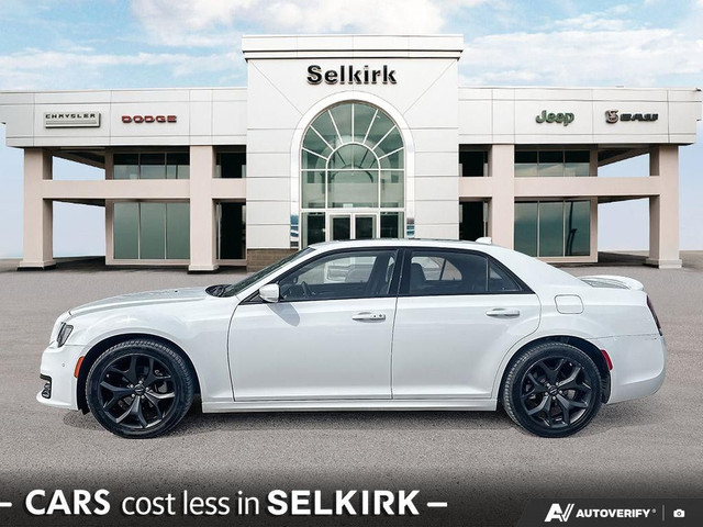 2022 Chrysler 300 in Cars & Trucks in Winnipeg - Image 3