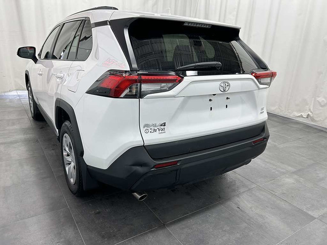  2021 Toyota RAV4 LE AWD - SIEGES CHAUFFANTS - BLUETOOTH in Cars & Trucks in Québec City - Image 4