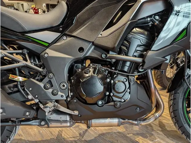 2025 Kawasaki Versys 1100 SE LT // Metallic Graphite Gray/Metall in Dirt Bikes & Motocross in Winnipeg - Image 7
