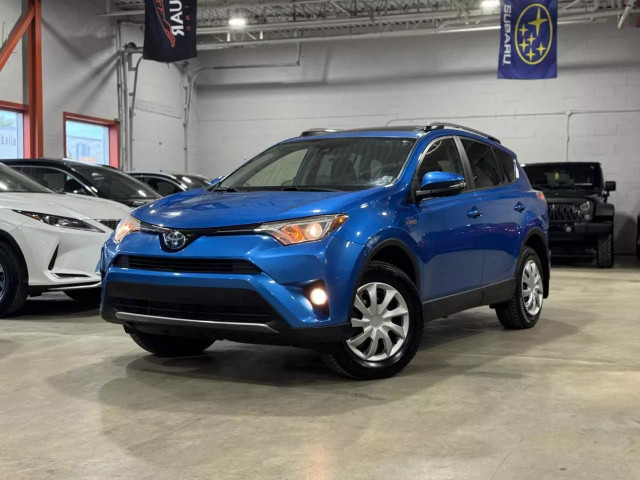 2017 TOYOTA RAV4 Hybrid XLE in Cars & Trucks in City of Montréal - Image 2
