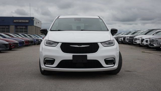 2024 Chrysler Pacifica Touring-L | Leather | Stow 'n Go in Cars & Trucks in Guelph - Image 2