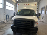 FORD E-450 CUBE 16 PIEDS 176 WB MOTEUR 7.3L DIFFERENTIEL 4.56 BLANC 14,000 GVWR PACKAGE EN PARFAITE... (image 3)