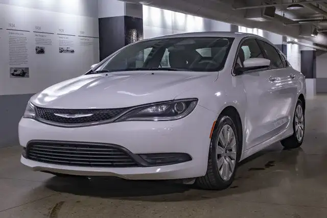 2016 Chrysler 200 LX in Cars & Trucks in Edmonton - Image 5