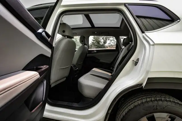 2024 Volkswagen Taos Comfortline • SUNROOF • HEATED SEATS in Cars & Trucks in Ottawa - Image 32