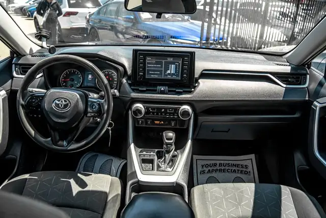 2020 Toyota RAV4 LE | CAM | HEATED SEATS | ONE OWNER in Cars & Trucks in City of Toronto - Image 12