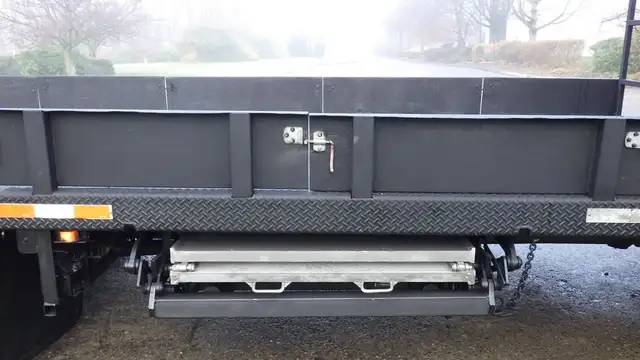 2008 ford F-750 18 Foot Flat Deck Regular Cab 2WD Diesel Dually  in Heavy Trucks in Richmond - Image 16