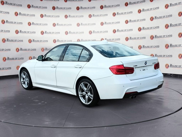2018 BMW 3 Series 330i xDrive Sedan in Cars & Trucks in Lethbridge - Image 4