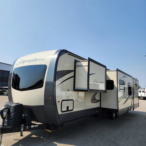 2019 Forest River Rockwood Signature Ultra Lite 8327SS in Travel Trailers & Campers in Calgary - Image 4