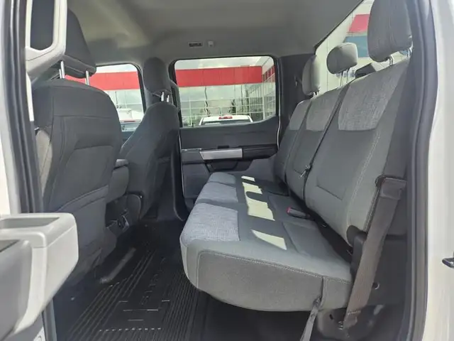 2023 Ford Super Duty F-250 SRW XLT 4WD Crew Cab 6.75' Box, 7.3L  dans Autos et camions dans Saint-Albert - Image 15