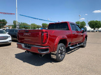 Denali includes eye-catching features that give the vehicle its signature, standout good looks. One... (image 9)