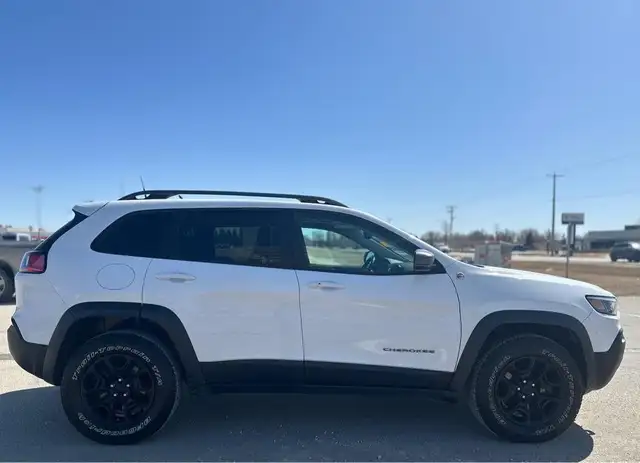 2020 Jeep Cherokee in Cars & Trucks in Winnipeg - Image 5