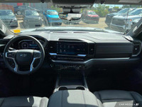 Z71 Off-Road Suspension Package, Trail Boss Package, Wireless Charging, Keyless Entry, Remote Start,... (image 3)