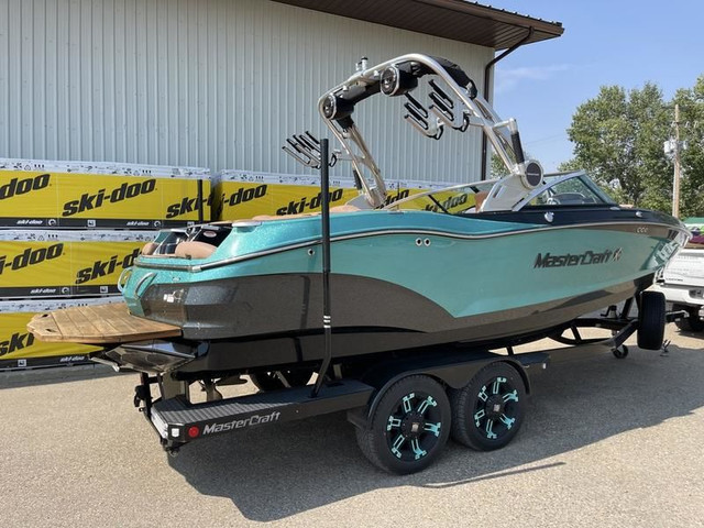 2019 MasterCraft X22 - SAVE OVER $16,000! SPRING FLASH SALE! in Powerboats & Motorboats in Medicine Hat - Image 4
