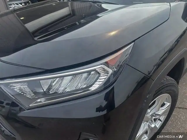 2020 Toyota RAV4 XLE | AWD | Sunroof | Heated Seats | Back Up in Cars & Trucks in Saskatoon - Image 12