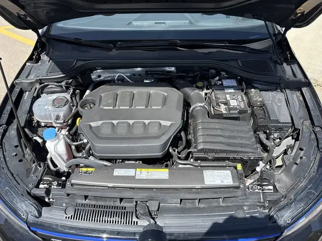 2024 Volkswagen Golf R BASE dans Autos et camions dans Ville d’Edmonton - Image 32