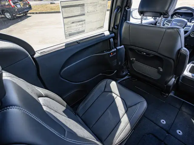 2025 Chrysler Pacifica Select in Cars & Trucks in Barrie - Image 16