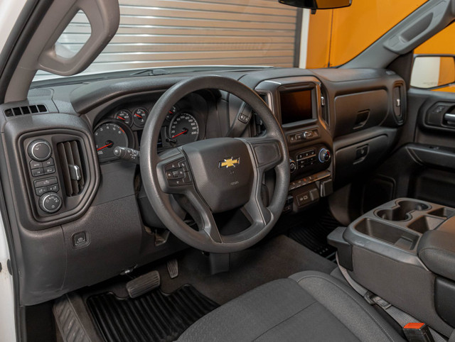 2023 Chevrolet Silverado 1500 CUSTOM CREW 4X4 *GR REMORQ* CARPLA dans Autos et camions  à Laurentides - Image 2