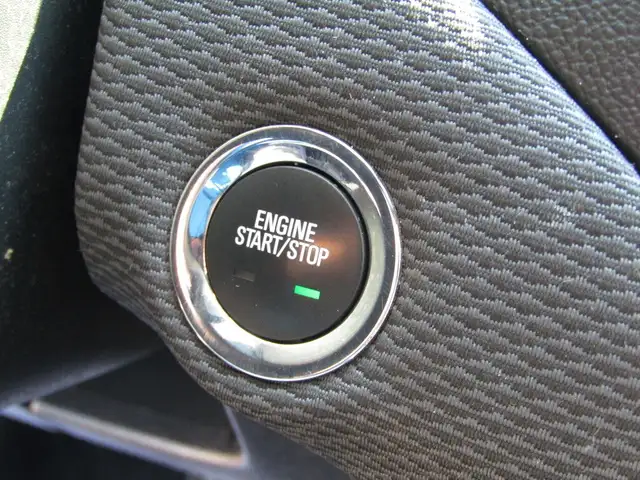 2019 Chevrolet Cruze LT HB RS PKG 1.4L TURBO B.S.A/CAM/H.SEATS/C in Cars & Trucks in Calgary - Image 31