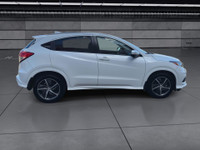 A compact and versatile all-wheel-drive crossover, offering premium features and practicality. The T... (image 8)