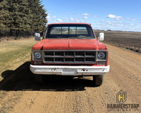 1977 GMC CHEVROLET CHEV CHEVY Sierra 25 2WD Long Box Pickup Truck Chevy 350ci 5.7L V8 engine 4 speed... (image 1)