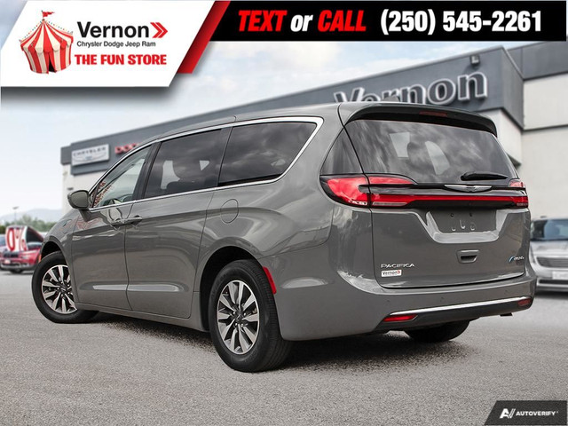 2022 Chrysler Pacifica Hybrid Touring L - Leather Seats in Cars & Trucks in Vernon - Image 4