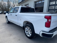 2021 Chevrolet Silverado 1500 Crew Cab 4WD Custom with the 5.3L and only 113,000kms. Clean history w... (image 7)