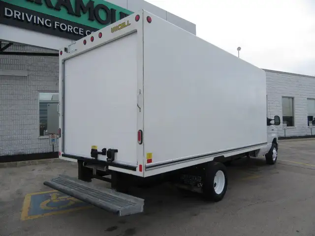2019 Ford E-450 16FT CUBE VAN ROLLOUT RAMP in Cars & Trucks in Oakville / Halton Region - Image 4