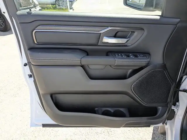 2025 Ram 1500 Sport - 3.92 Rear Axle - Anti Spin Rear Diff dans Autos et camions dans Calgary - Image 12
