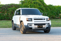 2024 LAND ROVER DEFENDER 110 S CLEAN CARFAX 7 SEATER COMES WITH DIGITAL CLUSTER, MERIDIAN SOUND SYST... (image 2)