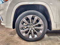 This one owner 2019 Jeep Cherokee 4x4 Limited has the V6 3.2L engine with a 9 Speed Automatic transm... (image 5)