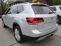 8 PASSENGER. EXECUTIVE LINE PREMIUM PACKAGE. SILVER WITH BLACK LEATHER INTERIOR. 20 INCH ALLOY WHEEL... (image 3)
