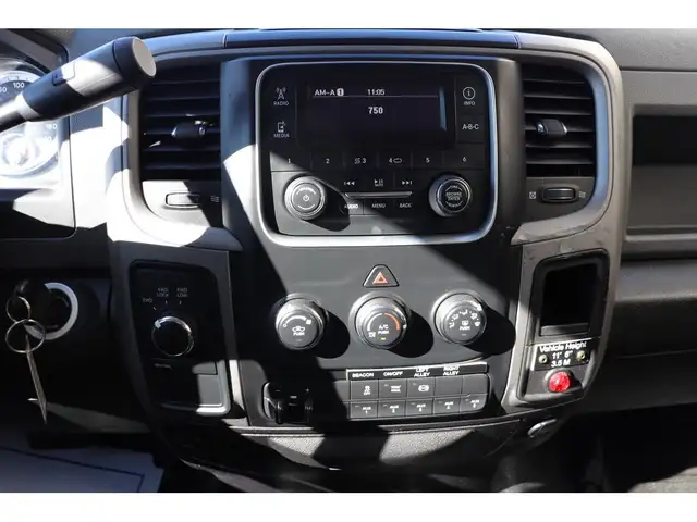 2015 Dodge RAM 4500 CREW DUALLY 6.7L CUMMINS 4X4, SERVICE BODY & in Cargo & Utility Trailers in Winnipeg - Image 4