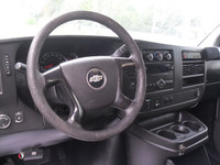 Engine: 8 Cylinder Engine 4.8L/293CI Safety Equipment Energy-absorbing steering column Child safety... (image 8)
