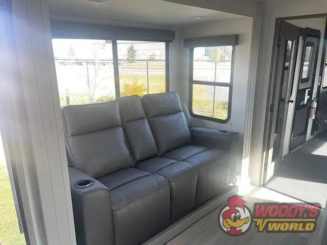 2025 GRAND DESIGN MOMENTUM G-CLASS 31G in Travel Trailers & Campers in Red Deer - Image 21