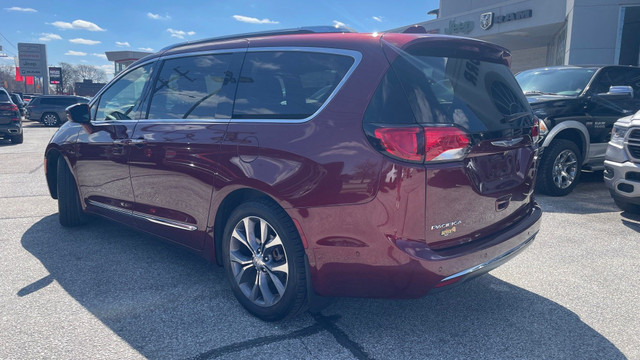 2020 Chrysler Pacifica Limited in Cars & Trucks in Sarnia - Image 3