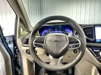 2023 Chrysler Pacifica Limited AWD | Nav | Heated Seats, View more