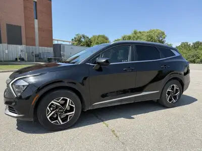 Discover the perfect balance of style, performance, and technology with the 2023 Kia Sportage LX FWD...