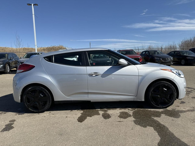 2016 Hyundai Veloster 3dr Cpe SE | HEATED SEATS | NO ACCIDENTS | in Cars & Trucks in Edmonton - Image 3