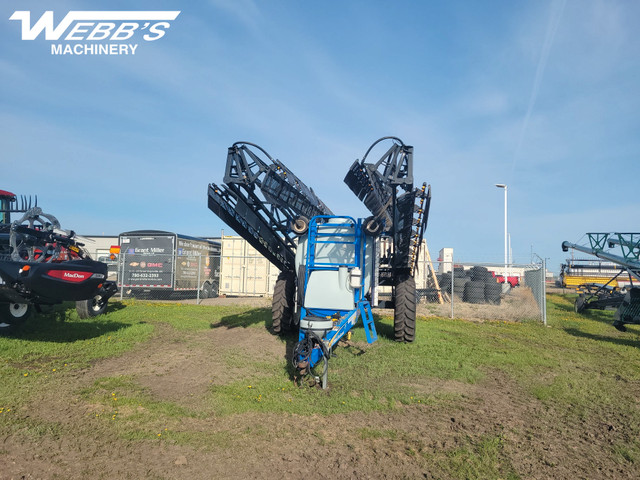 2012 NEW HOLLAND  S1070 SPRAYER in Farming Equipment in Strathcona County - Image 2