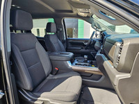 2022 Chevrolet Silverado 1500 LT Trail Boss Crew Cab 4x4 with the 6.2L V8 and Z71 Off-Road Package.... (image 9)