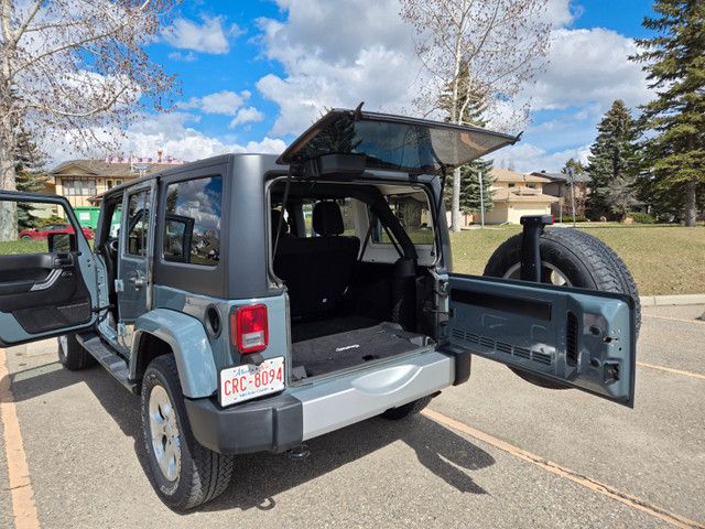 2015 Jeep Wrangler Unlimited Sahara in Cars & Trucks in Calgary - Image 4
