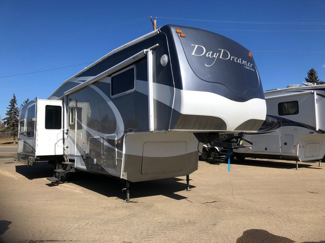  2007 Cedar Creek Cedar Creek Day Dreamer 37RLTS in Travel Trailers & Campers in St. Albert