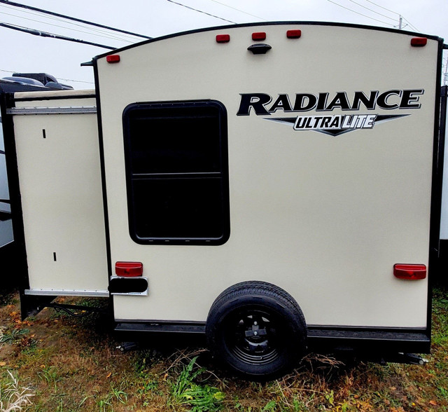 22-1624 R RADIANCE 30pi 2018 22-1624 in Travel Trailers & Campers in Laval / North Shore - Image 4