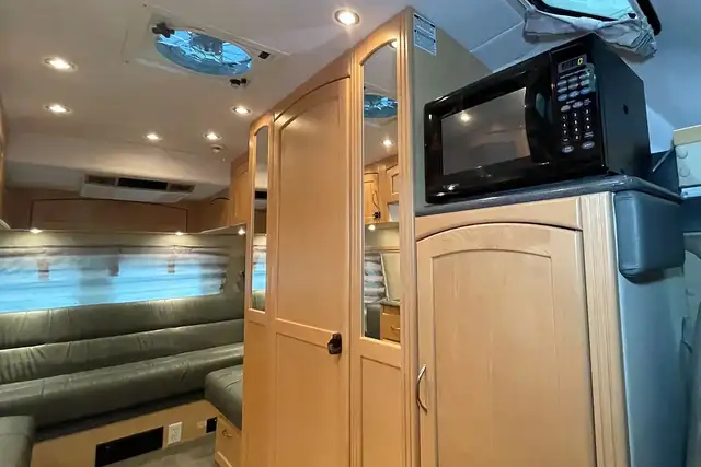 2010 Pleasure-Way Excel TS – Pre-Owned Class B Motorhome. in RVs & Motorhomes in Red Deer - Image 27