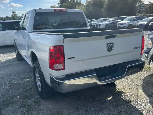 2016 RAM 1500 Crew Cab 4x4 SLT (140.5 WB - 5.7 Box)62936592872579124