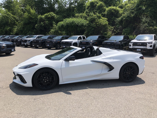 2025 Chevrolet Corvette 2LT Convertible in Cars & Trucks in London - Image 4