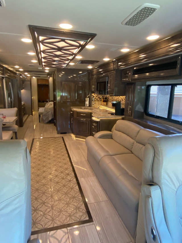 2019 ENTEGRA Cornerstone 45 in Travel Trailers & Campers in Lévis - Image 4