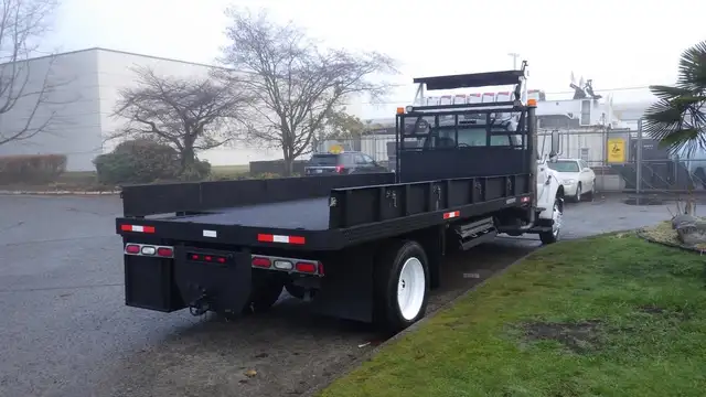 2008 ford F-750 18 Foot Flat Deck Regular Cab 2WD Diesel Dually  in Heavy Trucks in Richmond - Image 10