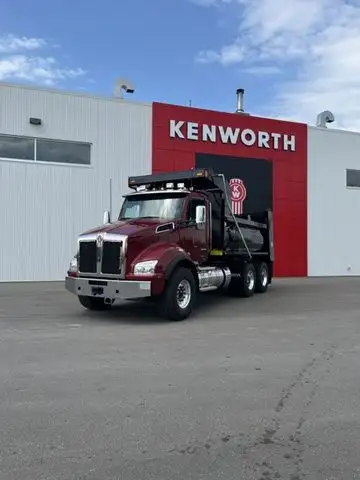 2026 RADIANT RED T880 WITH BLACK BRANDON 15.5' DUMP BODY !! 2026 RADIANT RED T880, MX13 455HP, TX18...